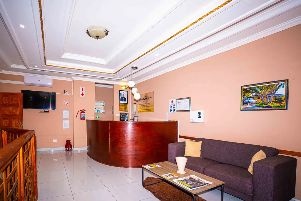 Yalots Hotel reception