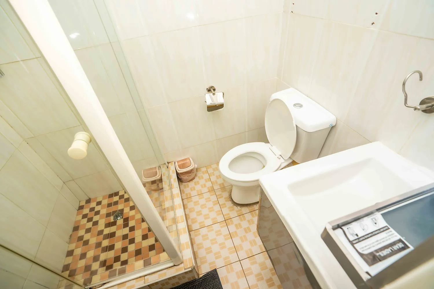 Shower & Toilet